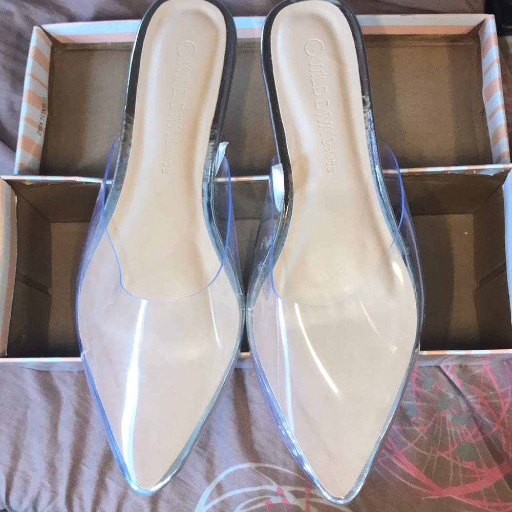 Clear Slides in a size 7